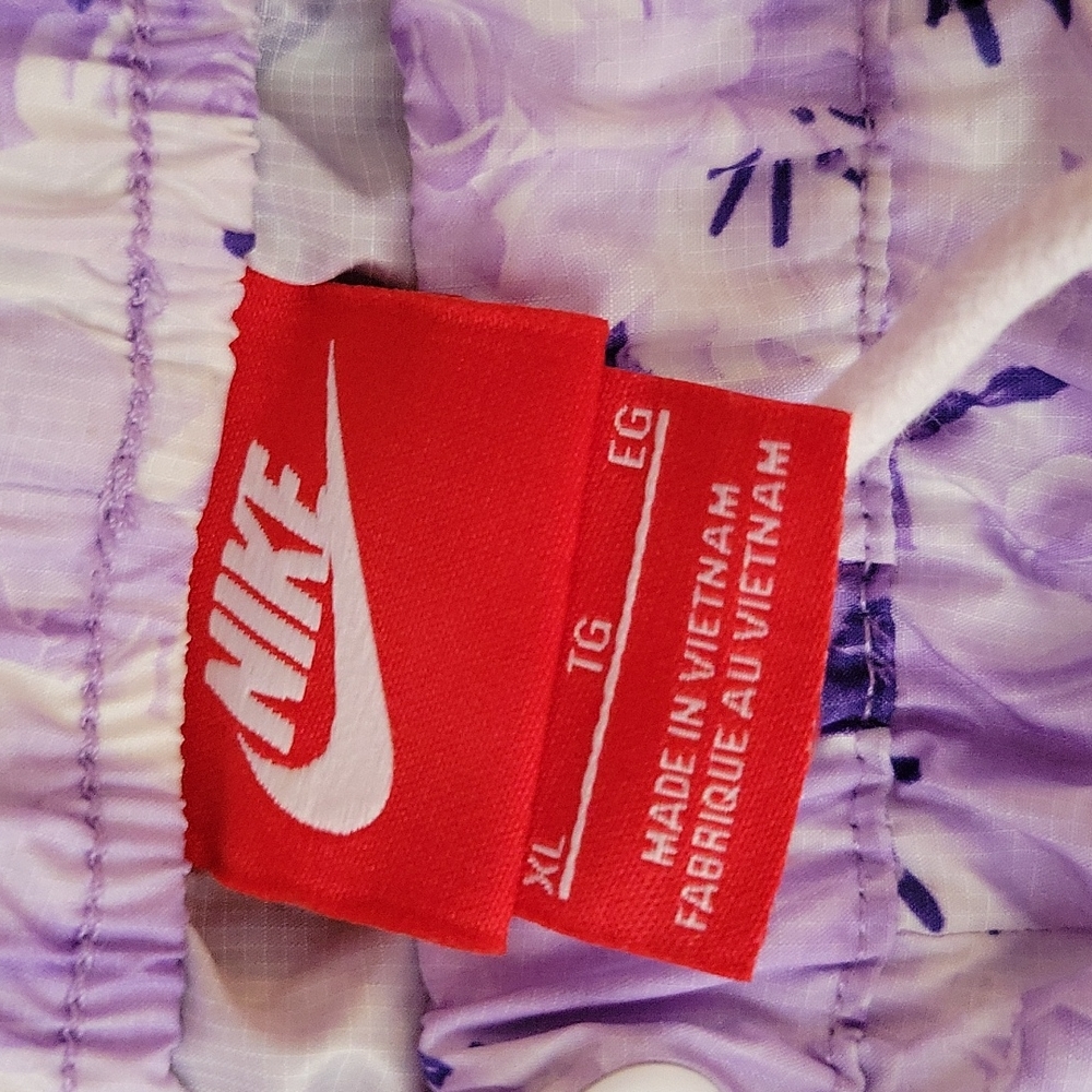 Nike women's shorts nwot - Picture 2 of 4